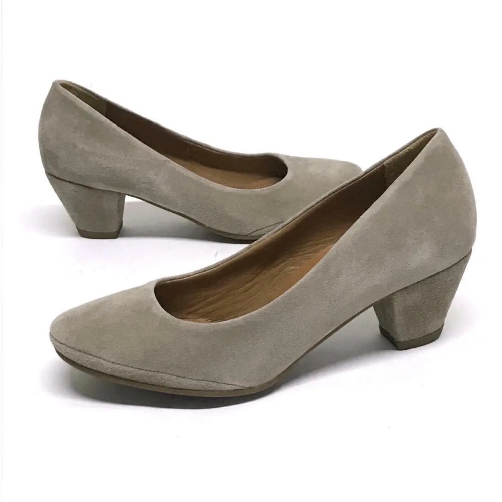 Mephisto Gazelle Paldi Suede Pumps with 2” heel size 5.5 Taupe Unworn